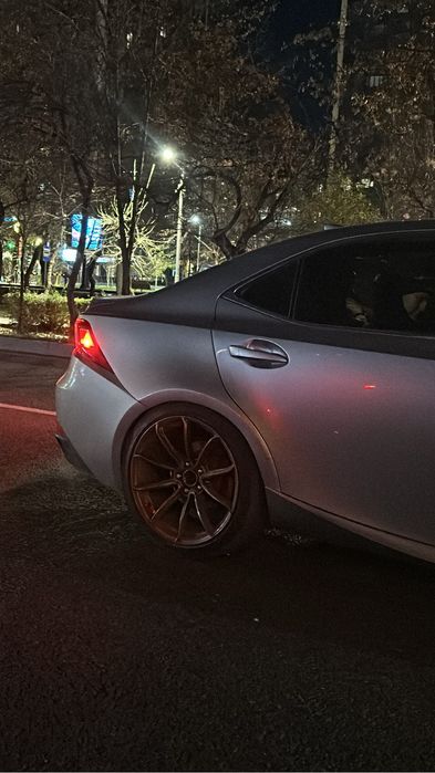 Кованные диски, в хорошем состоянии, окрашены в бронзовый цвет,