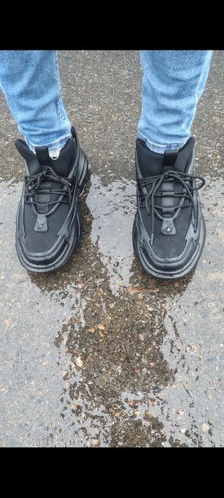 Adidași sport impermeabili, stare foarte bună