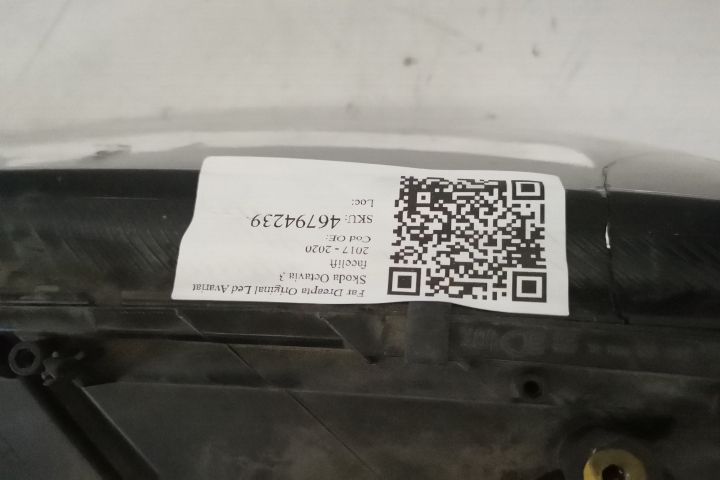 Фар Дясно Оригинален Лед Повреден Шкода Октавия 3 / Skoda Octavia 3 [О