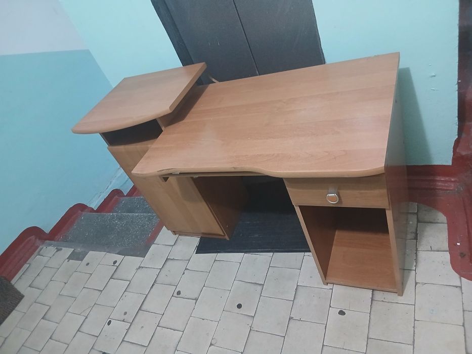 Стол компьютерный
