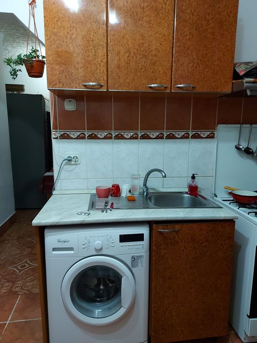 Vând mobilă + colțar  Prețuri negociabile