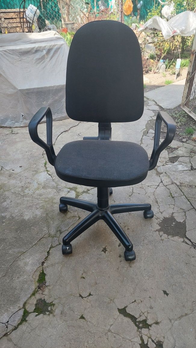 Обеденный,раскладной  стол и стулья