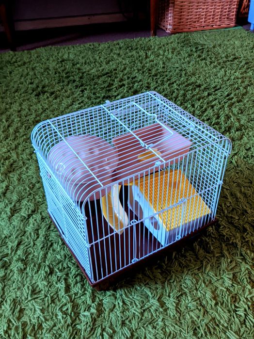 Клетка для хомячка. Маленькая.