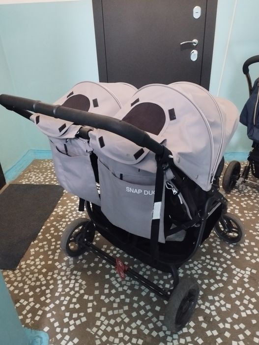 Продам двойную коляску на запчасти