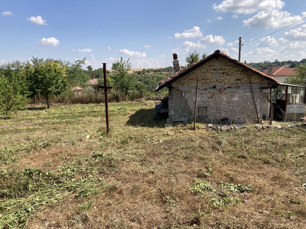 Парцел с къща в общ. Аксаково село Крумово