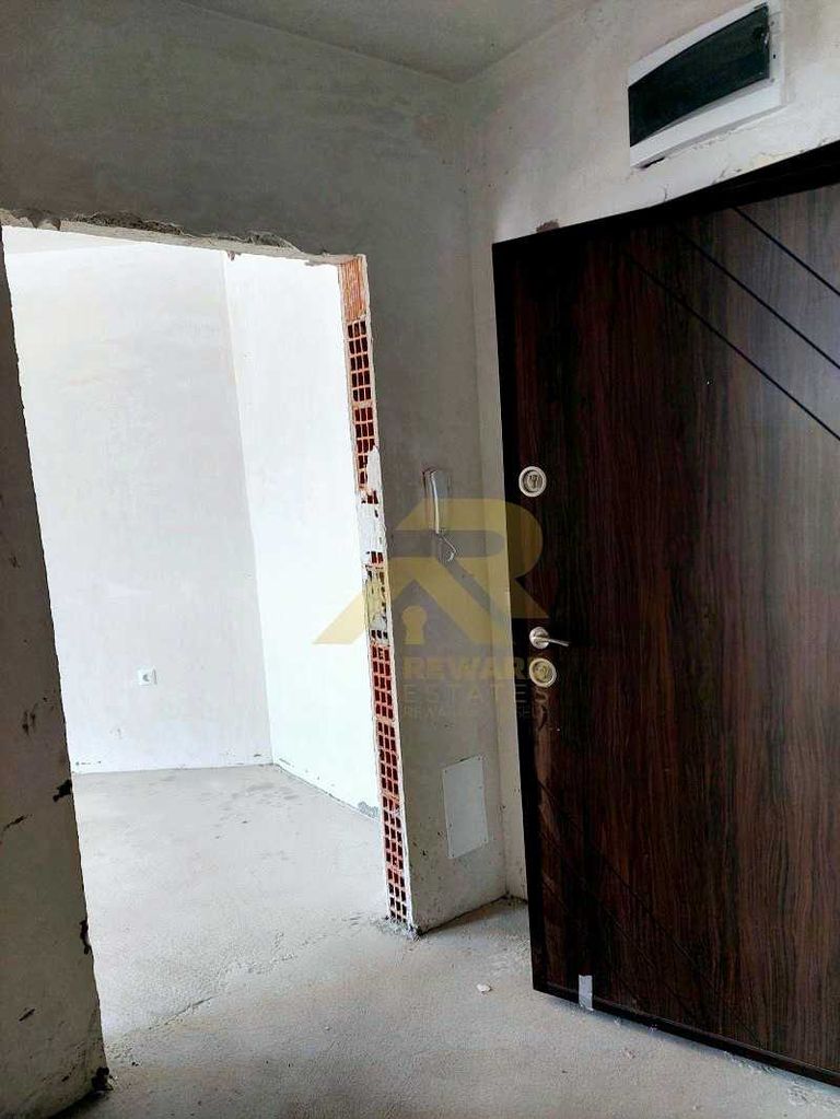 Продава се Двустаен апартамент в Перник, Изток - 81 кв.м за 1149 €/кв.м - Снимка #5