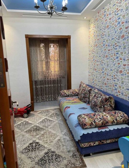 Продаётся 5-комнатная квартира по улице Буюк Ипак Йули чайхана Салом)