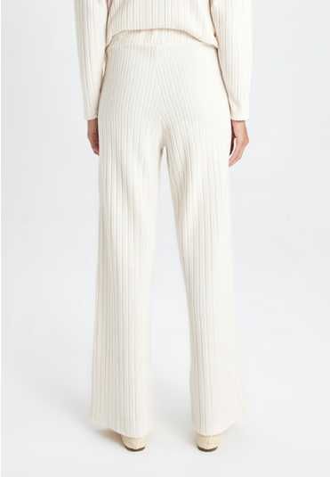 Pantaloni Casual cu Elastic în Talie – Confort și Stil în Orice Ținută