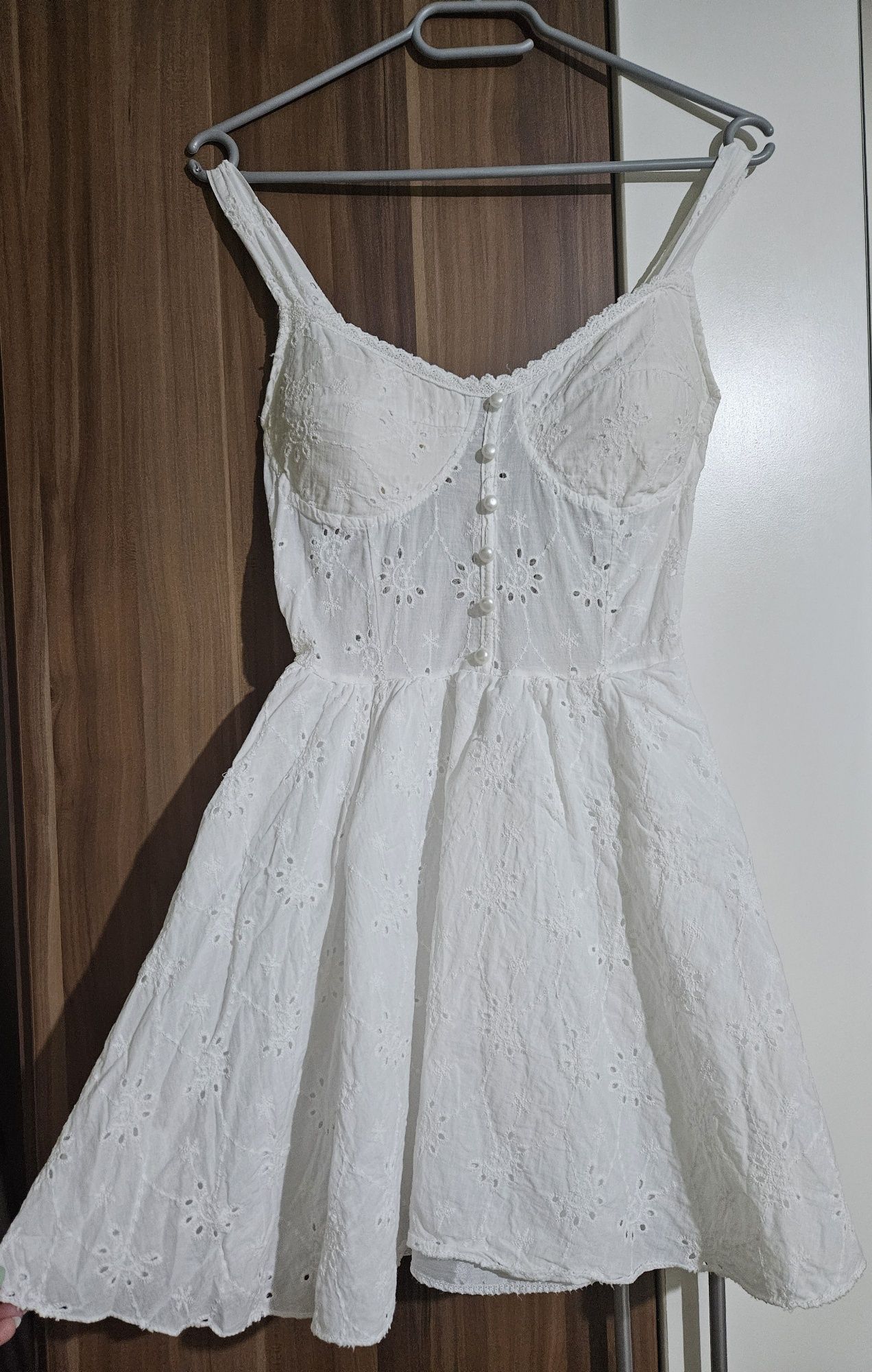 Бяла рокля от Fashion house