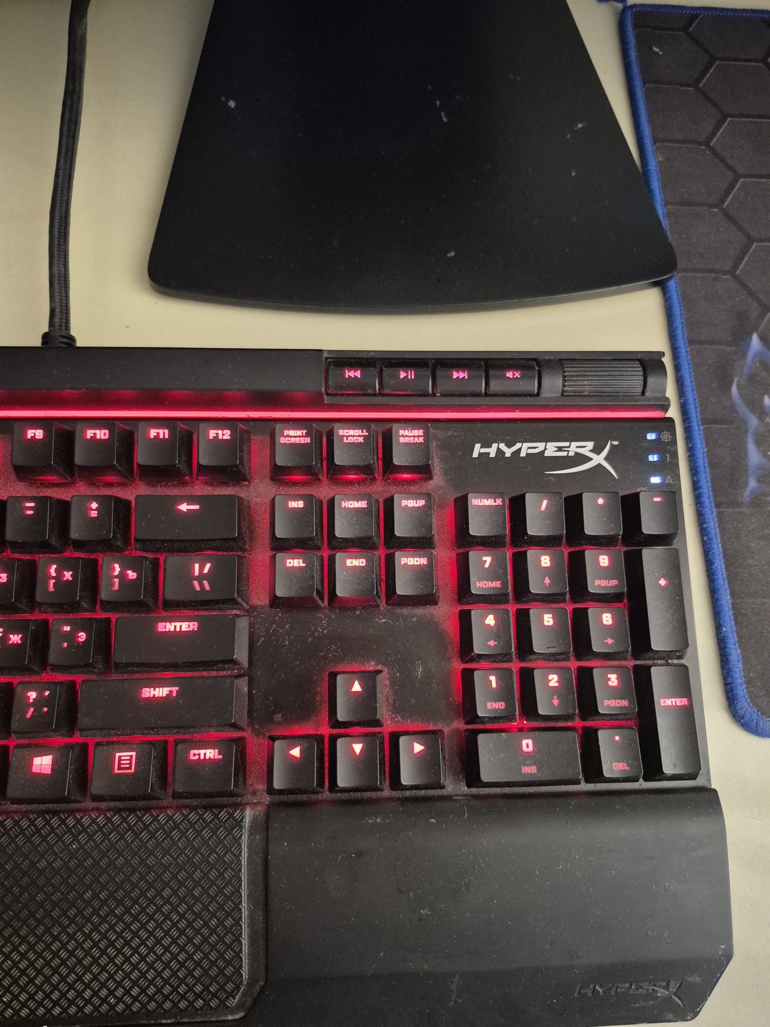 Продам игровой компьютер, монитор 27дюйм, игровую клавиатуру HuperX,