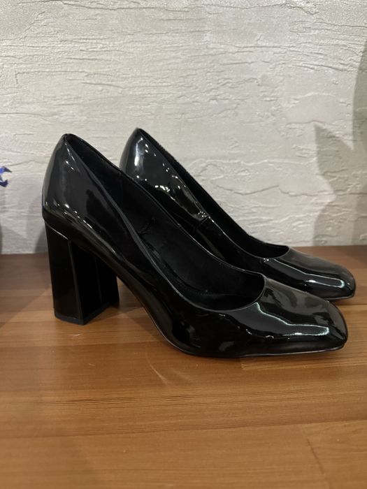 Чисто нови дамски обувки HM