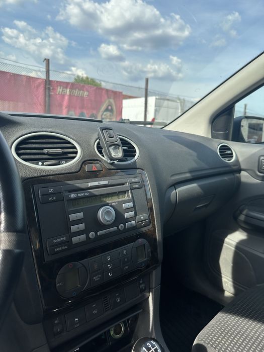 Ford Focus Ghia 1.6 benzina