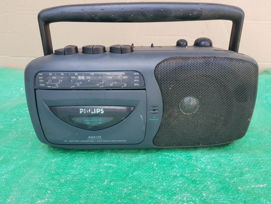 Radio Casetofon Philips  vechi model  AQ 4150, made in Holland