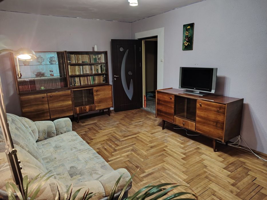 Închiriez apartament cu 3 camere decomandate zona Gării