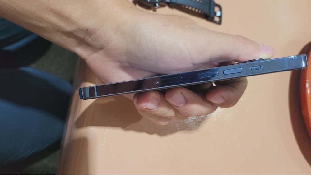 Iphone 13 pro 128 xotirali.