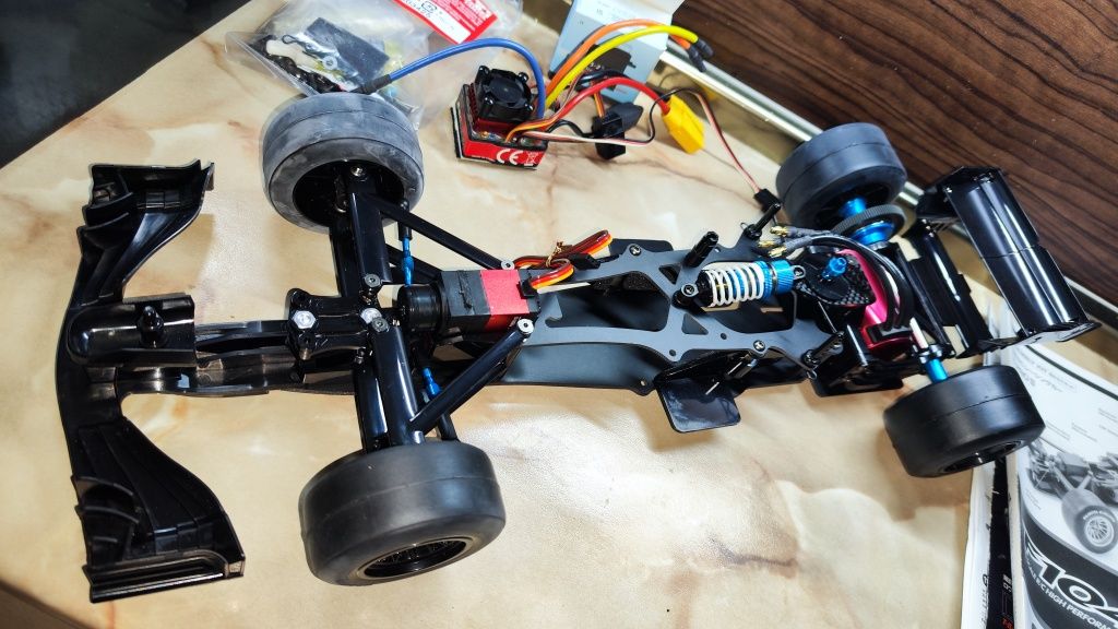 Rc  F1 Тамия f104 pro 1:10 + бръшлес комбо