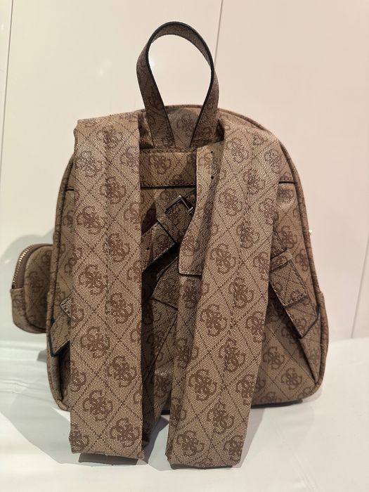 Чисто нова раница Guess