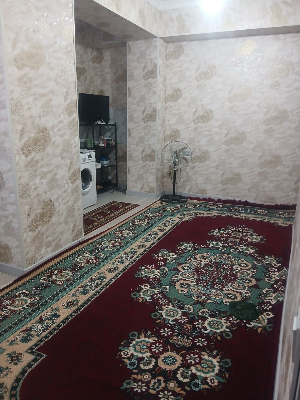 Файзобод мачити рупарасида 3хонали квартира сотилади