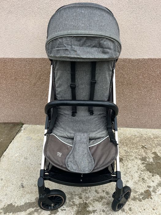 Лятна количка Мони