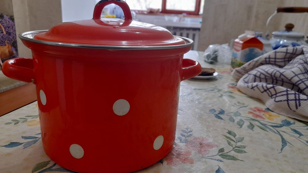 Эмалированные кастрюли