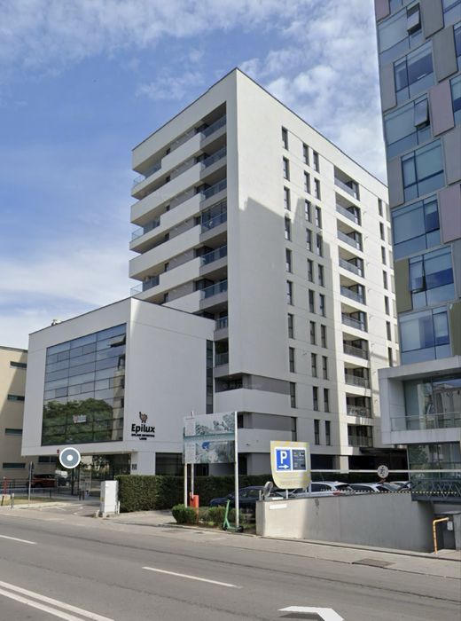 Spatiu comercial ultracentral  IC Bratianu cu locuri de parcare