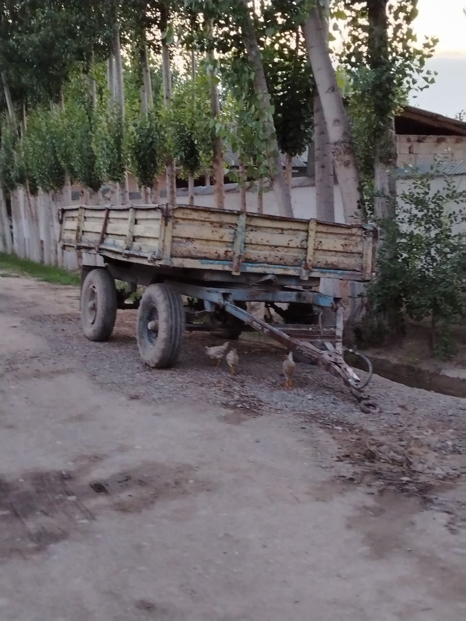 Трактор сотилади