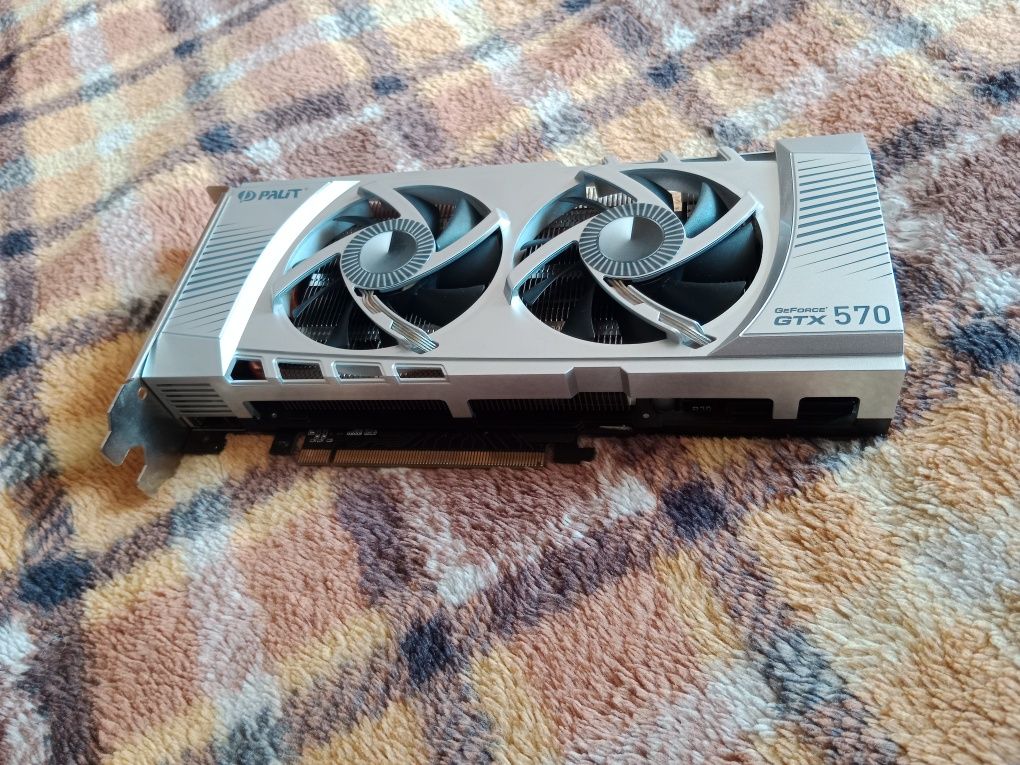 Nvidia geforce gtx 570.