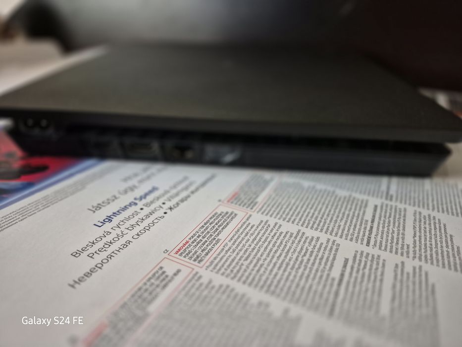 Продавам PS4 Slim 500GB – Отлично състояние!