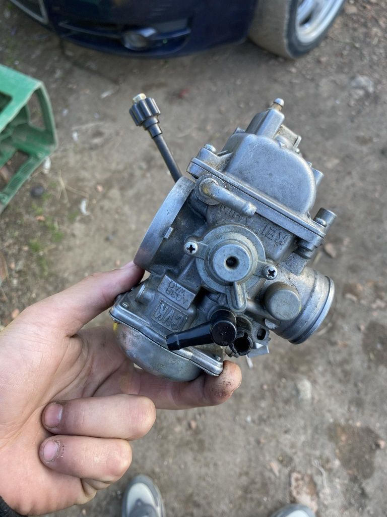 Vând carburator de atv de 250cc