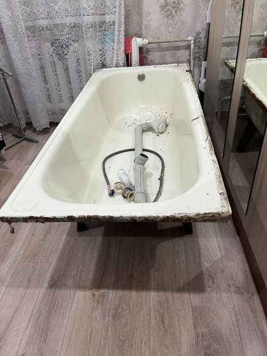 Продам ванну б/у. Железная, размер 170