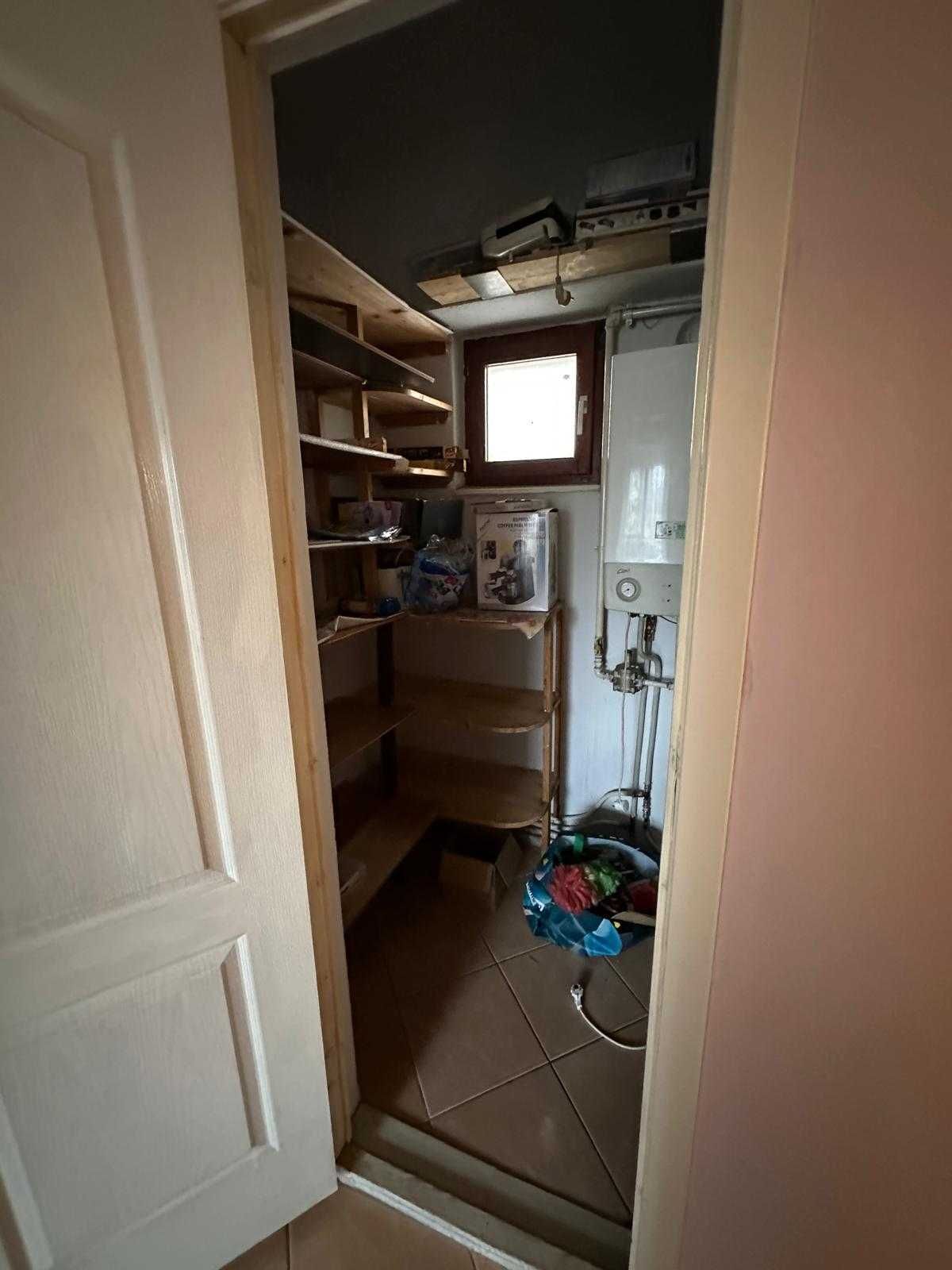 Vând apartament 3 camere decomandat Micro 16 etj. 1