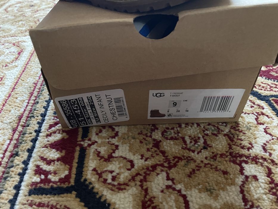 Vand UGG nr. 26 originale in stare foarte buna