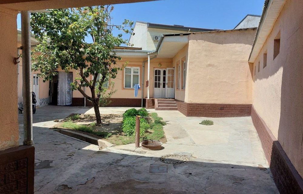 Шахар марказида ховли сотилади