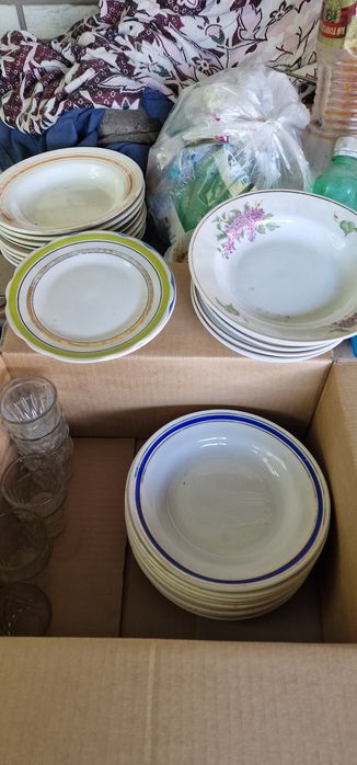Посуда. Тарелки мелкие. Большие. 35 шт.  Цена за все что на всех фото.