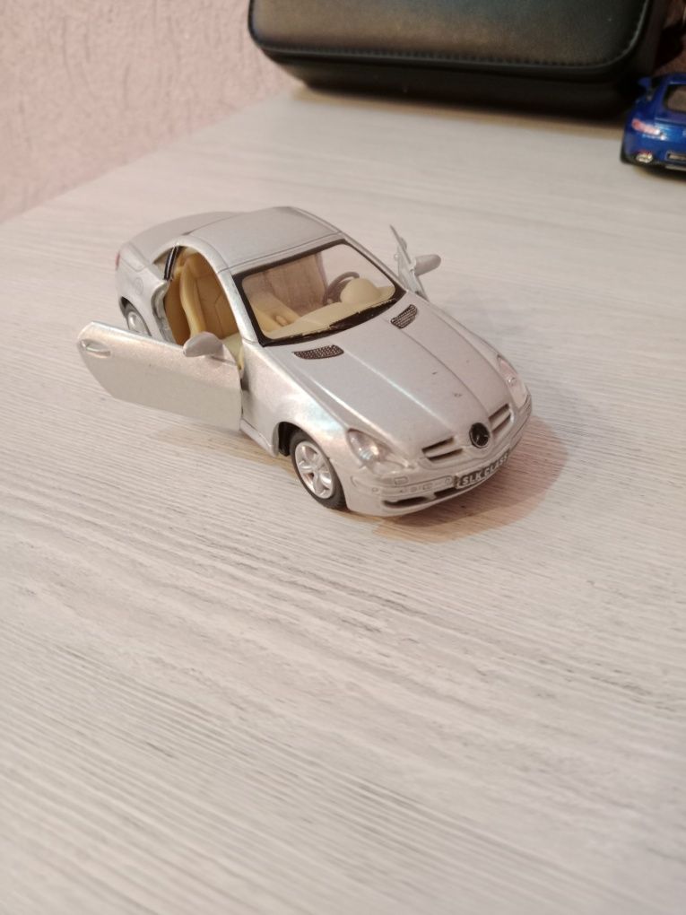 Продам машинки детские железные