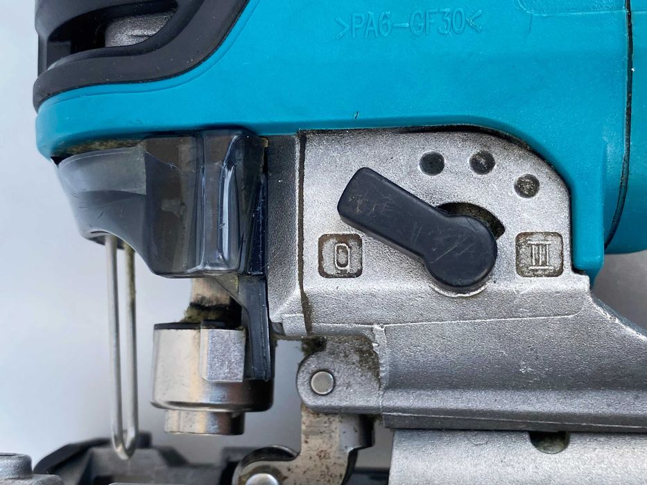 Makita 4350FCT - Професионален прободен трион 720W 135мм