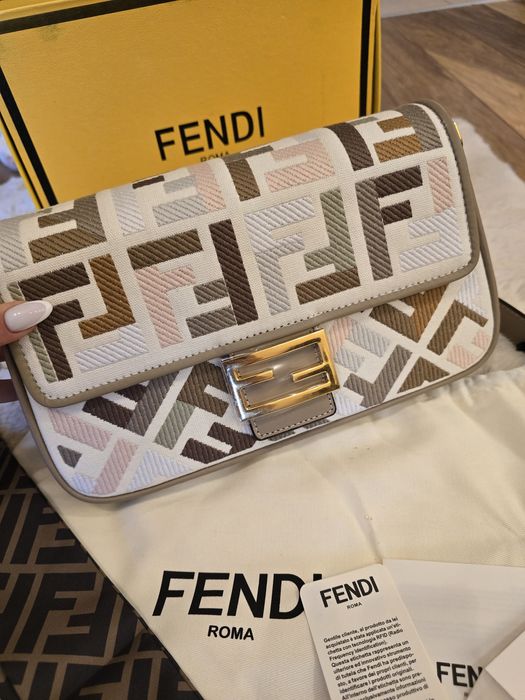 Налична чанта Fendi Baguette