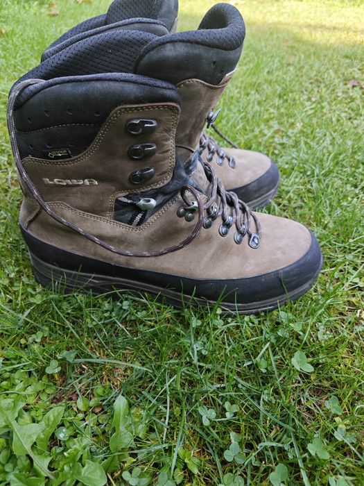 Ловни и туристически обувки Lowa