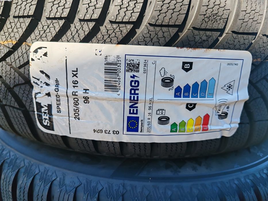 205/60/16 - Семперит