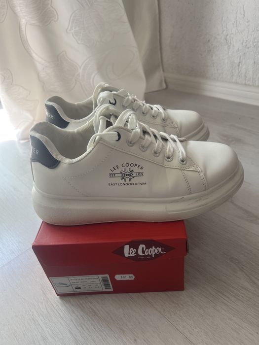 Спортни обувки Lee Cooper