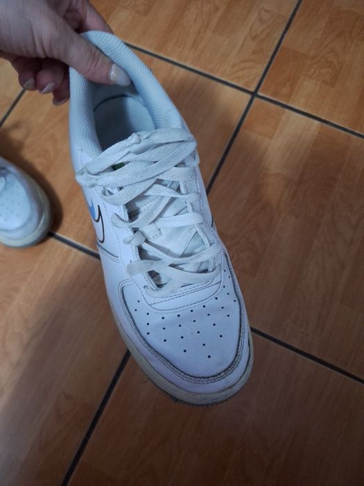 Adidași nike folosiți