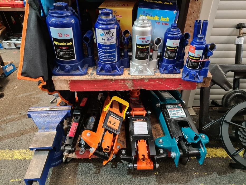 Cric tip crocodil 2,5 t 300lei sau 2t 150lei/ 3t 450lei