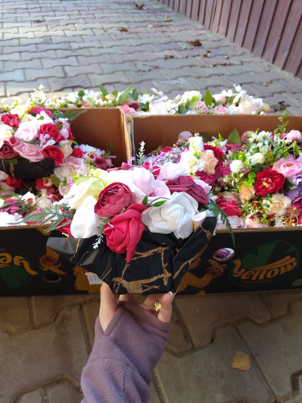 Vând Aranjamente Florale + prezidiu pentru botezuri/nunti