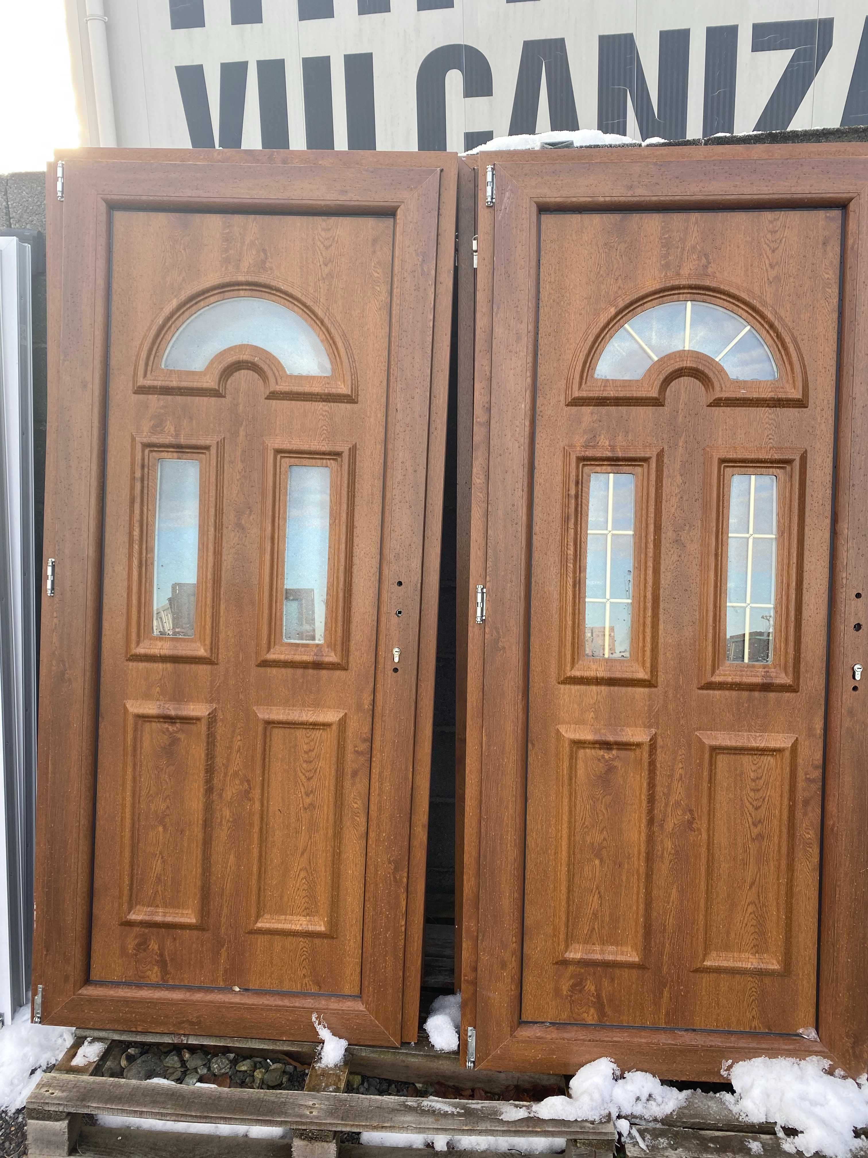 Uși pvc cu panel decorativ