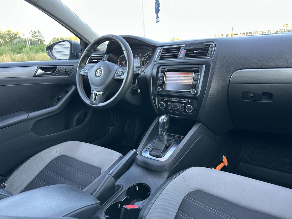 Volkswagen Jetta 2012/1.6tdi DSG/Euro5