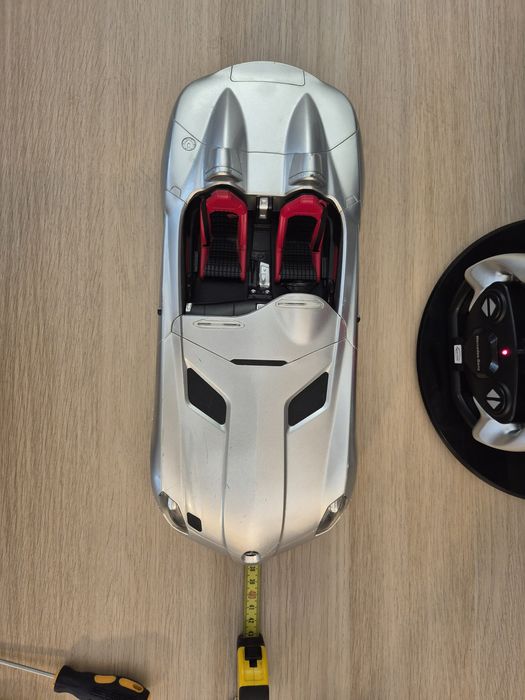 Vand masinuta cu telecomanda Rastar Mercedes Benz SLR scara 1:12
Vand