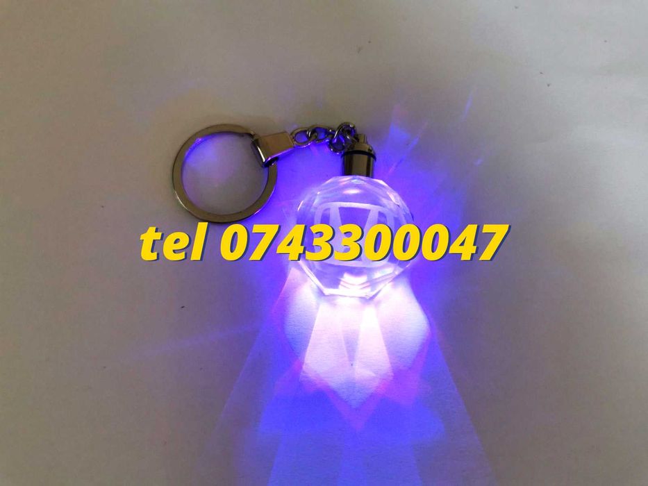 Oferta Breloc Din Sticla Cu Led 6 Culori Honda