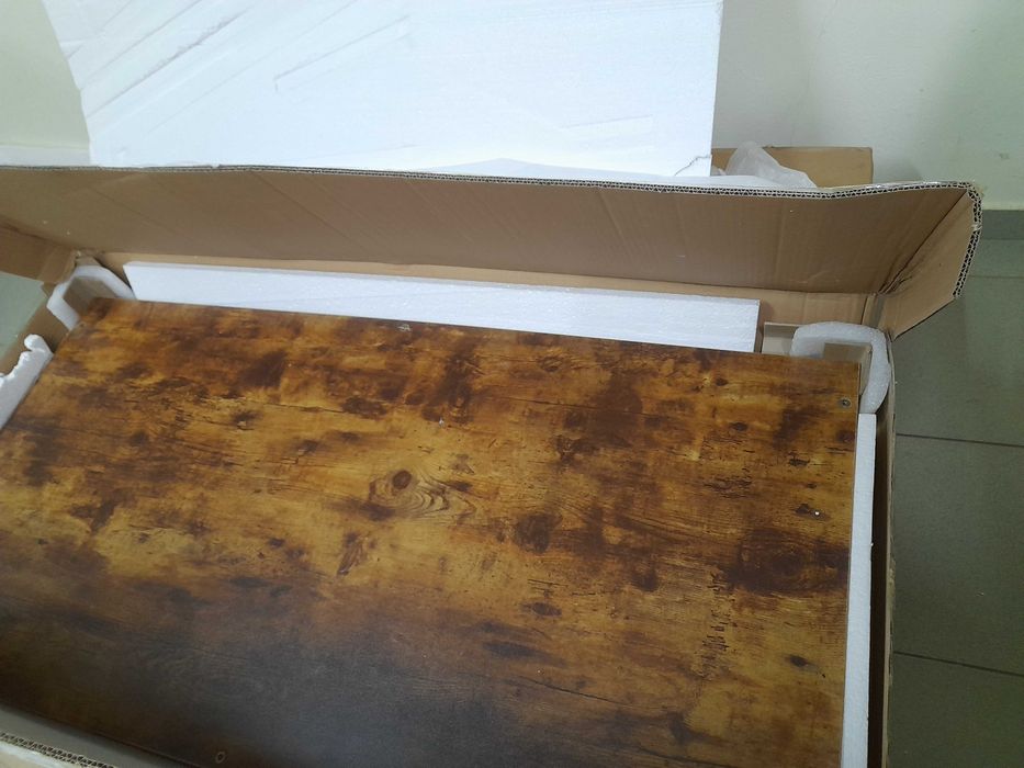 Бюро индустриален дизайн с място за съхранение черна рамка кафяв плот