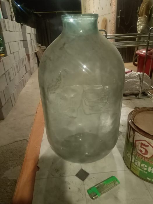 Продам старинную большую банку и старинный инструмент по фото видно.