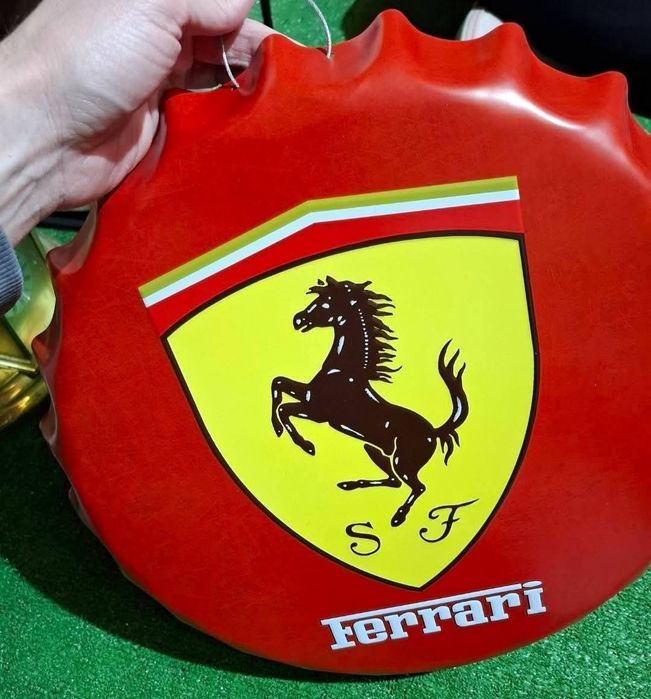 Метална табела Ферари в форма на капачка